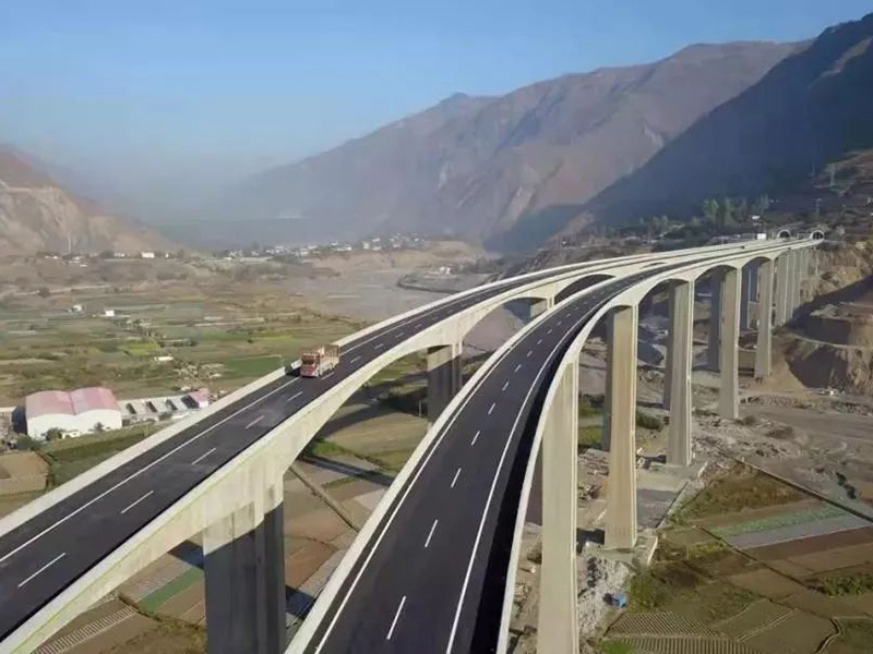 云南省格巧高速公路